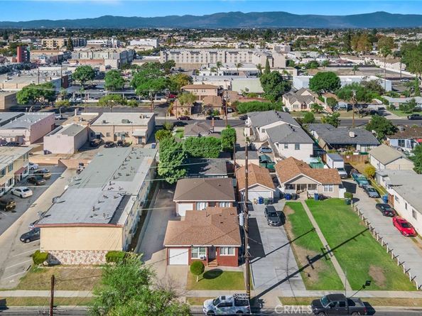 9833 Walnut, Bellflower CA 90706