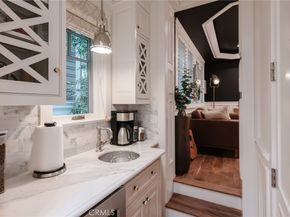 2100 Pine Ave, Manhattan Beach CA 90266