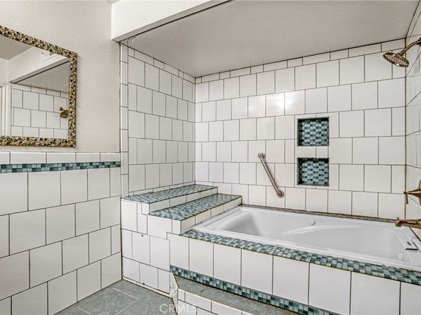 17140 Burbank Boulevard 105, Encino CA 91316