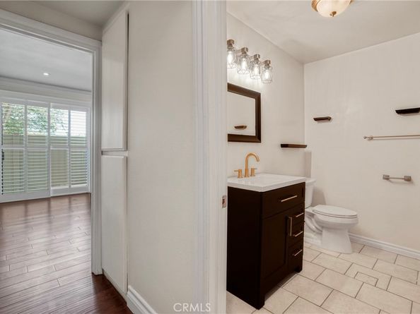 17140 Burbank Boulevard 105, Encino CA 91316