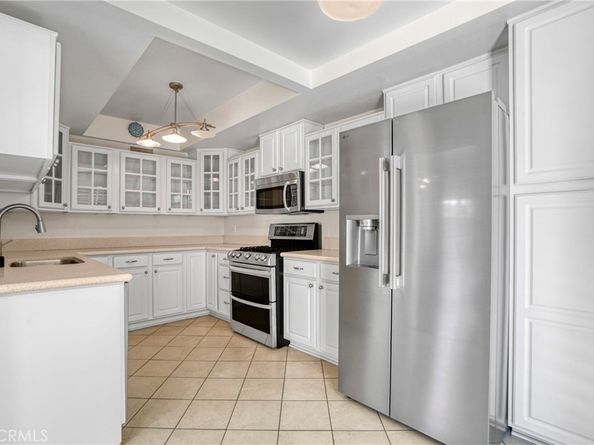 17140 Burbank Boulevard 105, Encino CA 91316