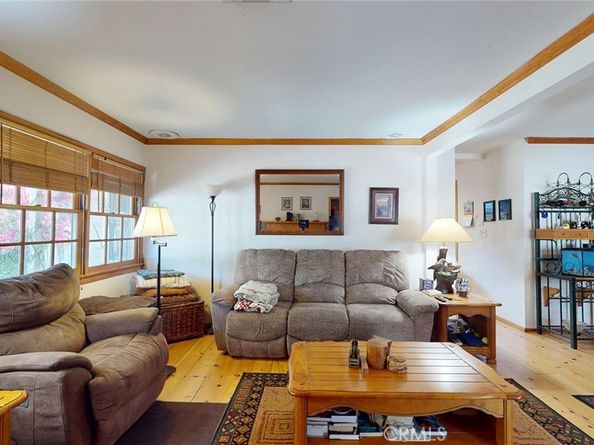 22542 Burbank Boulevard, Woodland Hills CA 91367