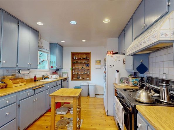 22542 Burbank Boulevard, Woodland Hills CA 91367