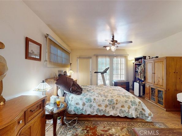 22542 Burbank Boulevard, Woodland Hills CA 91367