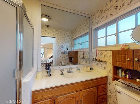 22542 Burbank Boulevard, Woodland Hills CA 91367