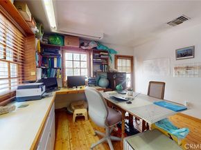 22542 Burbank Boulevard, Woodland Hills CA 91367