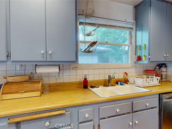 22542 Burbank Boulevard, Woodland Hills CA 91367