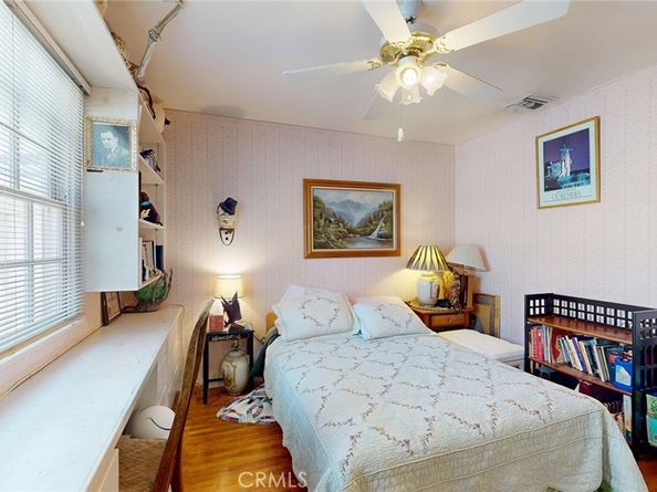 22542 Burbank Boulevard, Woodland Hills CA 91367