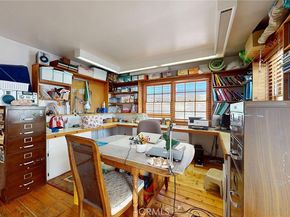 22542 Burbank Boulevard, Woodland Hills CA 91367