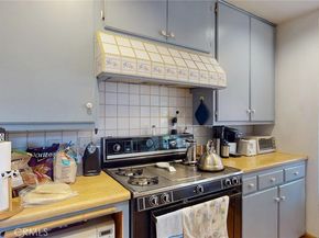 22542 Burbank Boulevard, Woodland Hills CA 91367