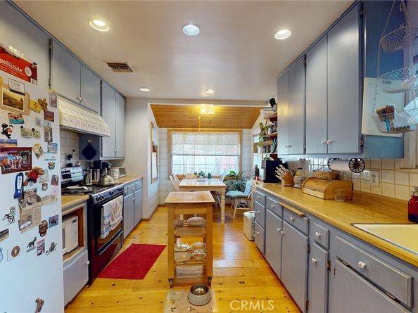 22542 Burbank Boulevard, Woodland Hills CA 91367