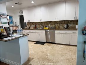 19046 Friar St, Tarzana CA 91335