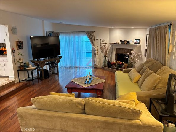 19046 Friar St, Tarzana CA 91335