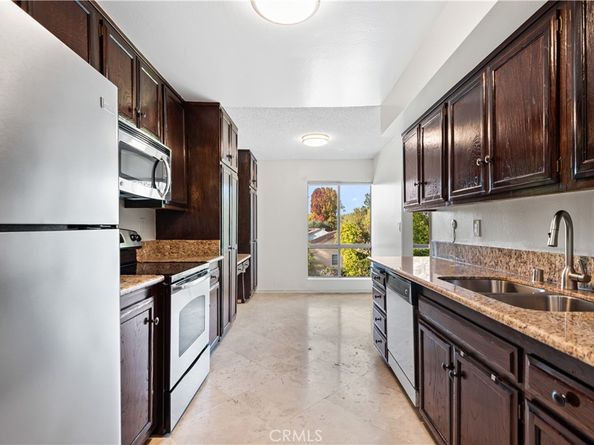 5115 Kester 202, Sherman Oaks CA 91403