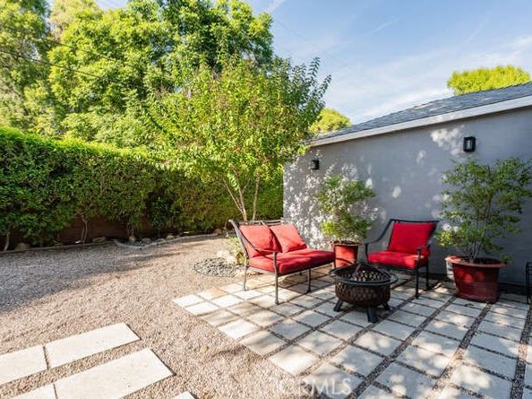 6551 De Celis, Lake Balboa CA 91406