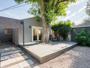 6551 De Celis, Lake Balboa CA 91406