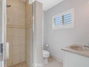 6551 De Celis, Lake Balboa CA 91406