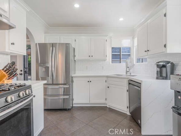 6551 De Celis, Lake Balboa CA 91406