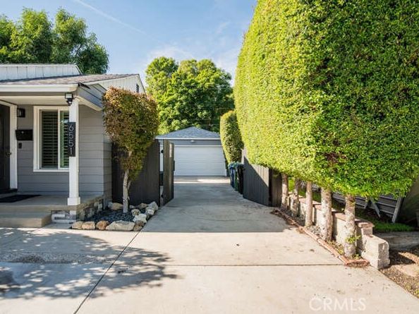 6551 De Celis, Lake Balboa CA 91406