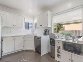 6551 De Celis, Lake Balboa CA 91406