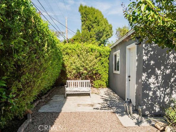 6551 De Celis, Lake Balboa CA 91406