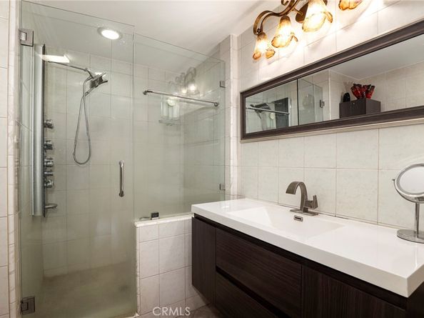 531 N Rossmore Avenue 202, Los Angeles CA 90004