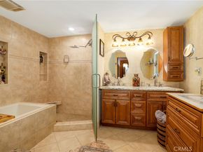 531 N Rossmore Avenue 202, Los Angeles CA 90004