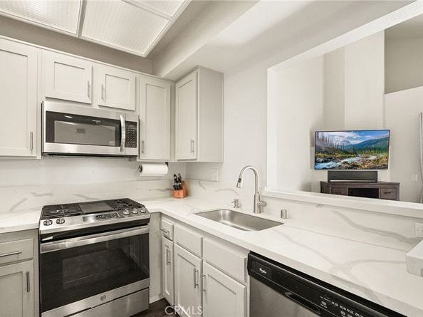 19009 Sherman Way 81, Reseda CA 91335