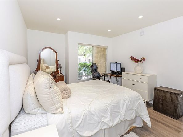 6825 Alabama Avenue 111, Canoga Park CA 91303