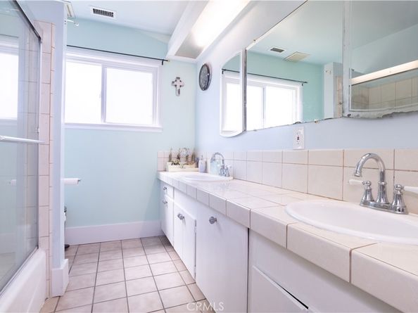 12827 Covello Street, North Hollywood CA 91605