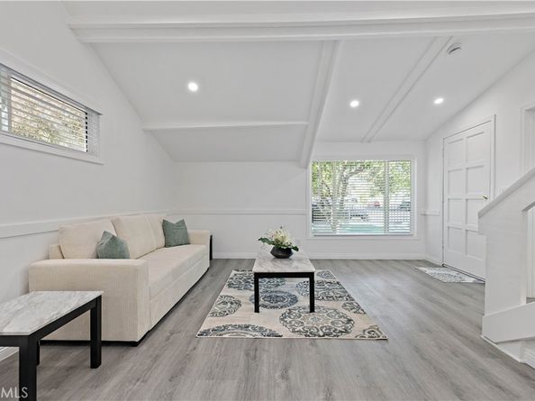 10732 Hatteras Street, North Hollywood CA 91601