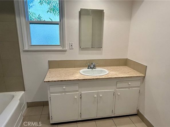 16118 Knapp Street, North Hills CA 91343