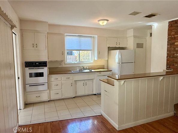 16118 Knapp Street, North Hills CA 91343