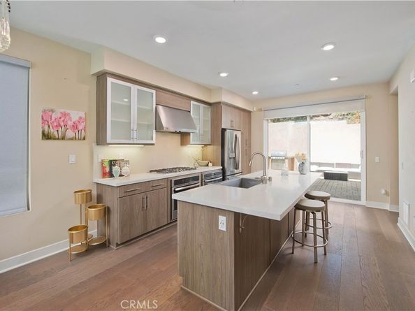 6749 W Gill, Los Angeles CA 90068