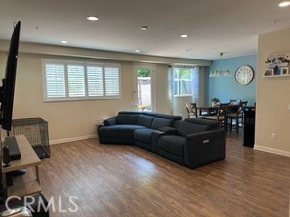 8621 Noble Avenue 4, North Hills CA 91343