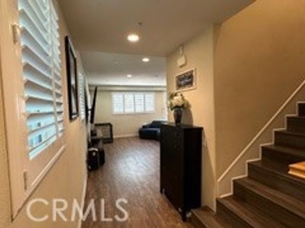 8621 Noble Avenue 4, North Hills CA 91343