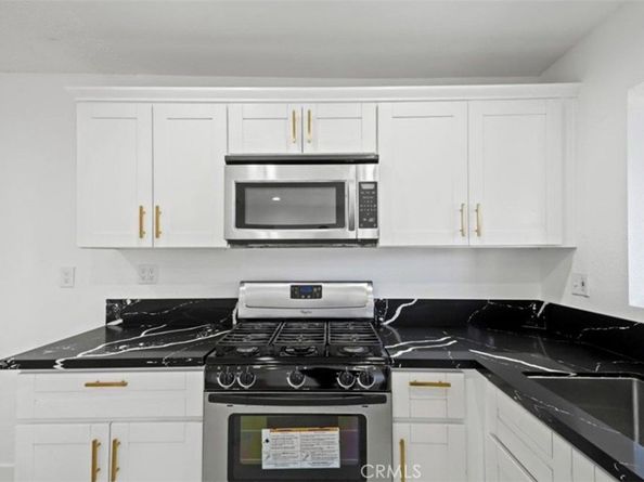 18530 Hatteras Street 333, Tarzana CA 91356