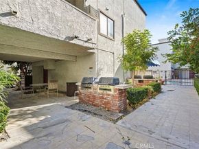 18530 Hatteras Street 333, Tarzana CA 91356