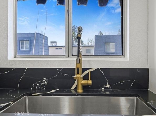 18530 Hatteras Street 333, Tarzana CA 91356