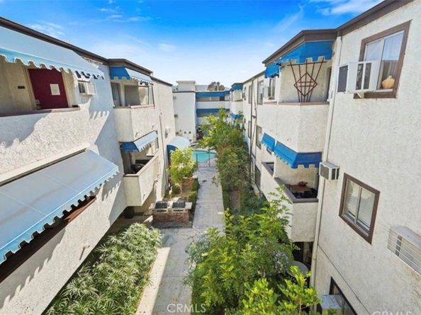 18530 Hatteras Street 333, Tarzana CA 91356