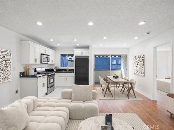 18530 Hatteras Street 333, Tarzana CA 91356