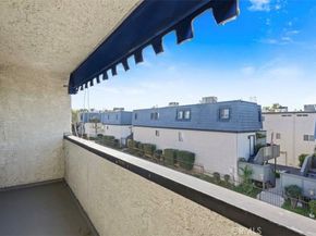 18530 Hatteras Street 333, Tarzana CA 91356