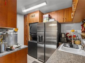 7050 Vassar Avenue 13, Canoga Park CA 91303