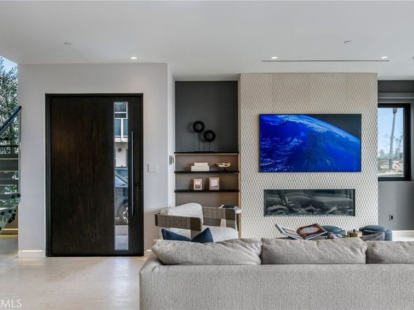 218 E Oceanfront, Newport Beach CA 92661