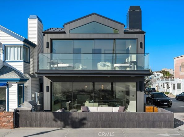 218 E Oceanfront, Newport Beach CA 92661