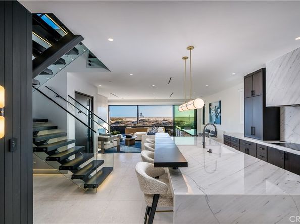 218 E Oceanfront, Newport Beach CA 92661