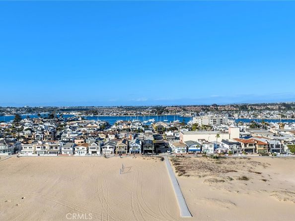 218 E Oceanfront, Newport Beach CA 92661