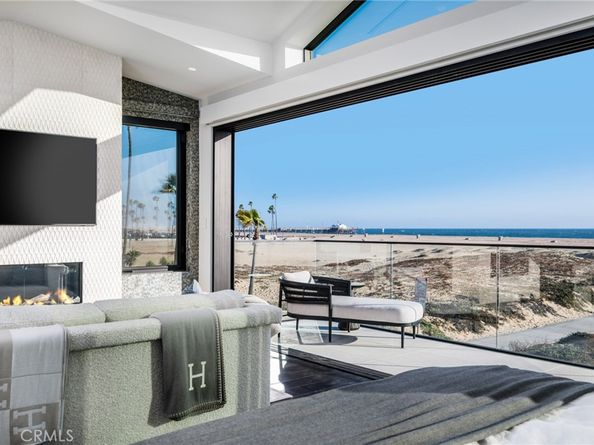 218 E Oceanfront, Newport Beach CA 92661