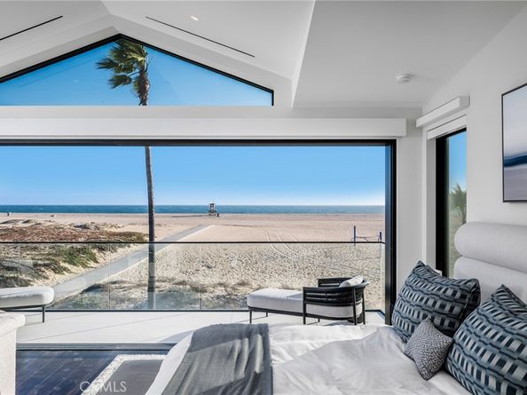 218 E Oceanfront, Newport Beach CA 92661
