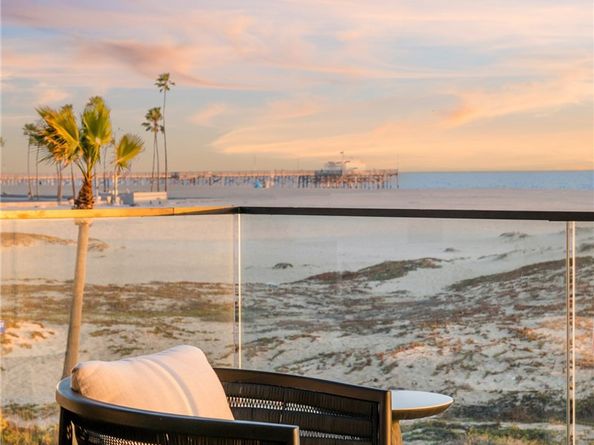 218 E Oceanfront, Newport Beach CA 92661